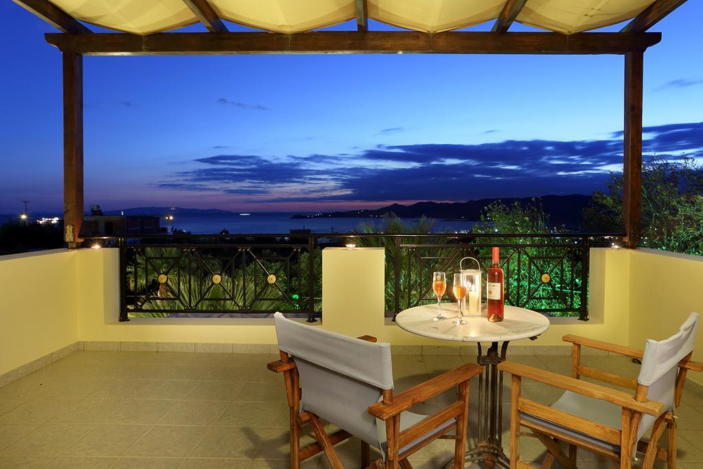 Politia Villas Karystos  Bilik gambar